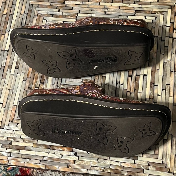 Elegant Paisley Mary Janes by Alegria - Picture 7 of 10